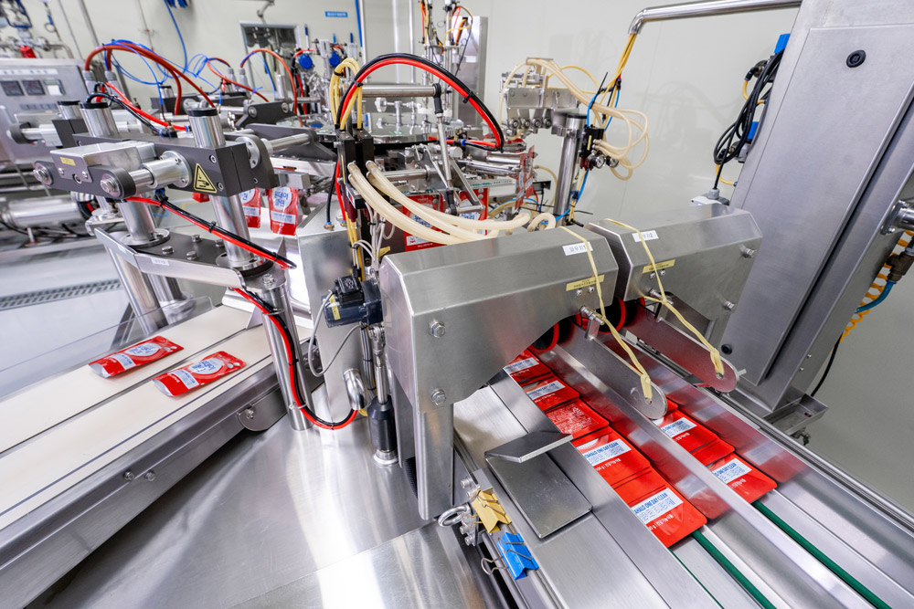 2열 액상 자동 용기 충전기